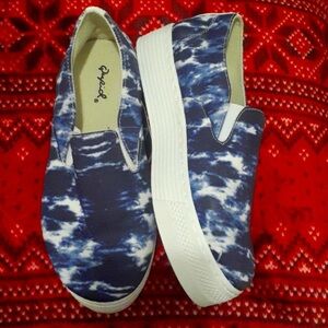 Qupid Women's Slip-On Sneakers size 6.5 New